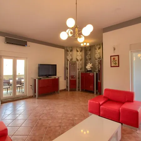 Charming Golubovo With Pool Near The Beach Gajana