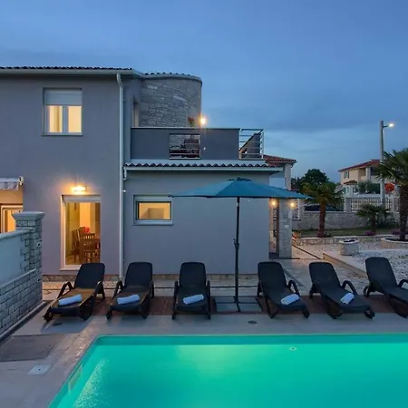 Villa Charming Golubovo With Pool Near The Beach Gajana