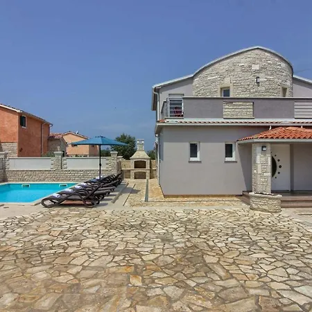 Charming Golubovo With Pool Near The Beach Gajana